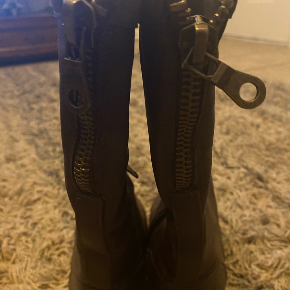 Boots - Picture 4 of 4